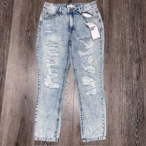 ALMOST FAMOUS Vintage Mom Women’s DISTRESSED Jeans Light Blue Denim Size 7 NWT